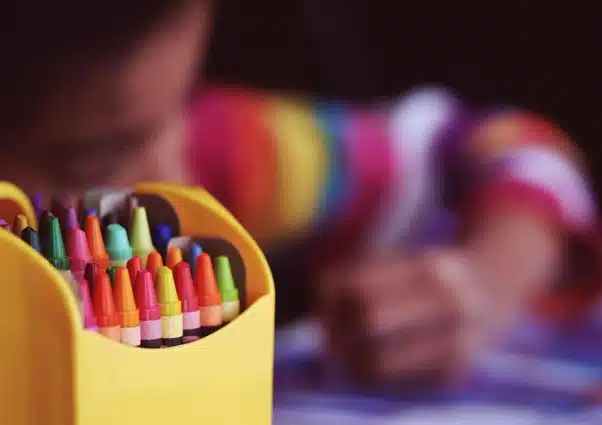 crayons de couleur pour enfant