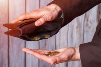 Augmenter les salaires pour améliorer la productivité et l'économie